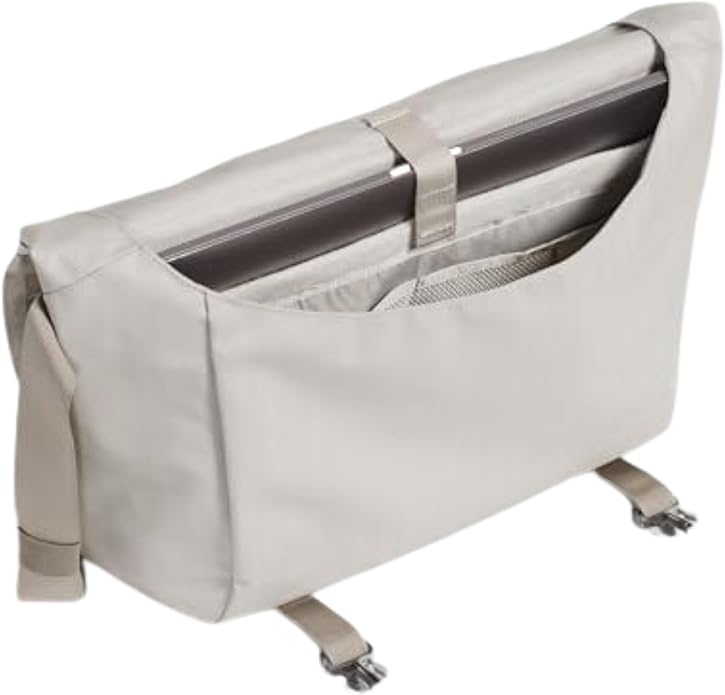 THE NORTH FACE Base Camp Voyager Messenger Bag